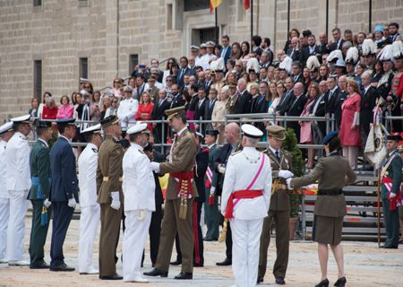 Imposición de condecoraciones a Caballeros y Damas de la Orden