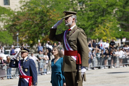 Honores a S. M. el Rey