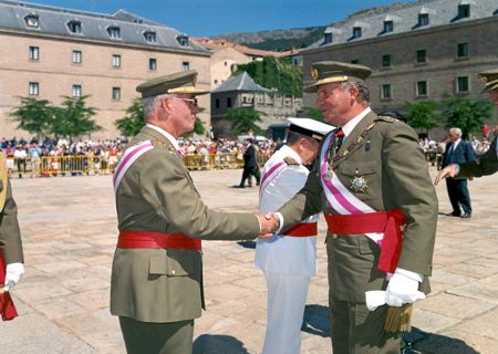 Saludo de S.M. el Rey al Gran Canciller