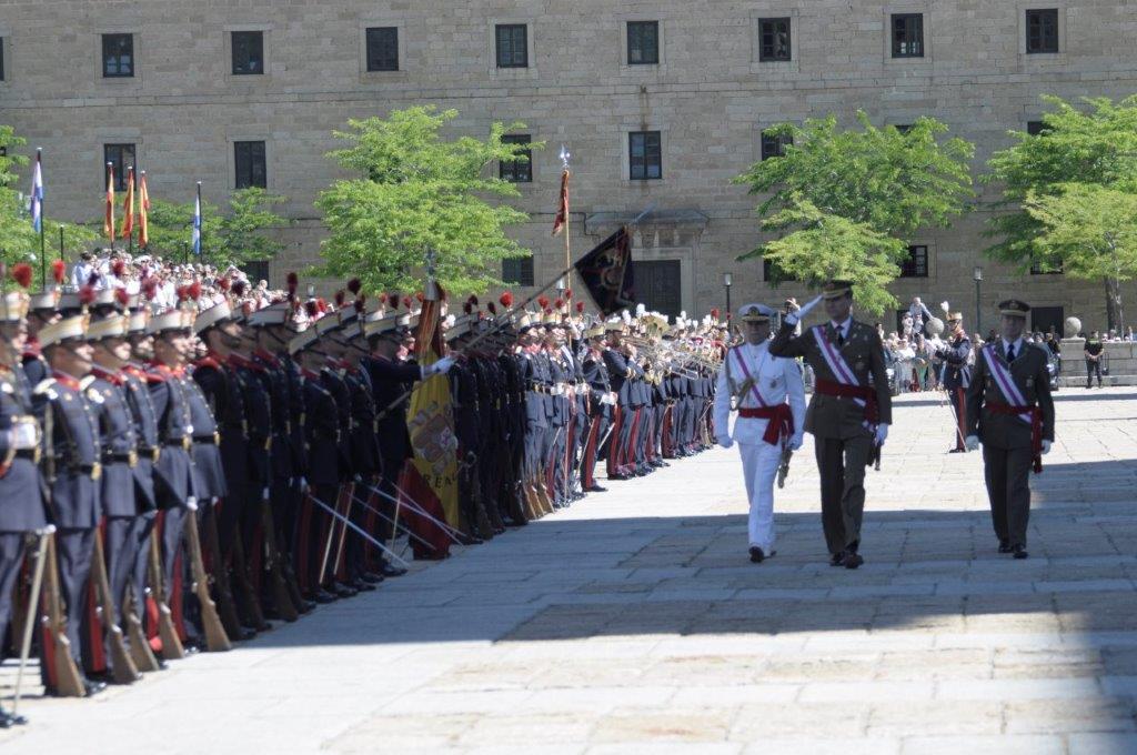 Revista a la Agrupación de Honores