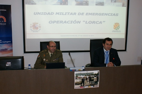 El comandante Jos&eacute; Manuel la Torre explico el trabajo desarrollado por los militares en Lorca