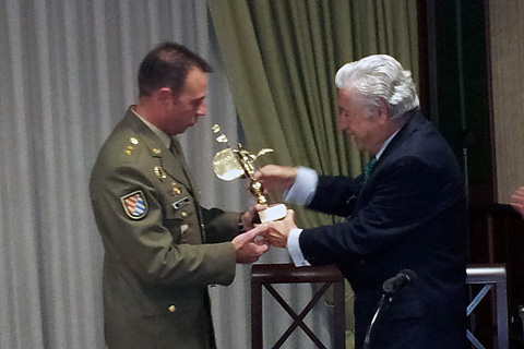 El jefe del BIEM II recibe el 'Giraldillo de Honor'