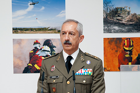 El general Manuel Barr&oacute;s, durante su alocuci&oacute;n a los asistentes