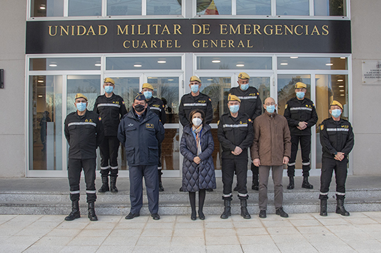 La UME expone a la ministra de Defensa la situación actual del volcán de La Palma y la campaña de tormentas invernales