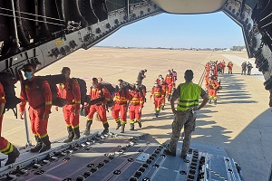 Un total de 58 militares de la UME despegaron el lunes desde la Base Aérea de Morón, a bordo de un A400 del Ejercito del Aire, para sumarse al dispositivo de emergencias de La Palma