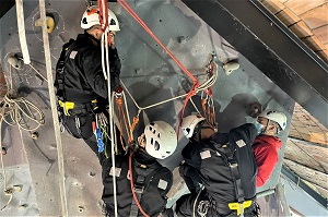Los alumnos del CTER han trabajado en actividades de búsqueda y rescate centradas en media montaña, como son la escalada, la instalación de cuerdas y anclajes y los movimientos de cargas