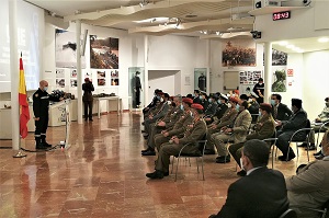 El encuentro ha comenzado con una presentación sobre la composición y el funcionamiento de la UME impartida por el coronel Martínez Ávila