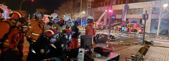 La UME despliega en Valencia por el incendio del edificio de Campanar