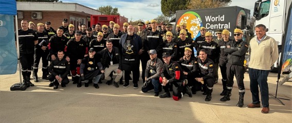 La UME recibe al chef José Andrés para compartir experiencias sobre la asistencia rápida en emergencias