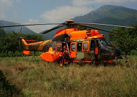 La Unidad AeroMovil (UAM) embarcando en un helicoptero Cougar del Ejército de Tierra (BHELEME)
