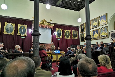 La conferencia se imparti&oacute; en el paraninfo de la Real Academia de Medicina de Zaragoza