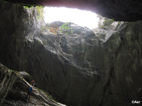 La cueva de Mortero acoge un simulacro de rescate con m&aacute;s de 200 efectivos