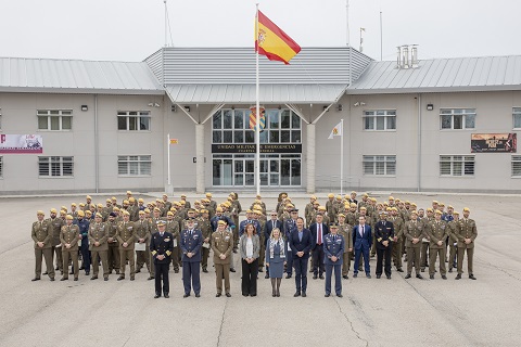 Militares que han recibido sus acreditaciones PEAC en el Cuartel General de la UME.
