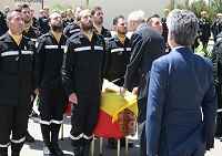 El ministro Pedro Morenés impuso sobre el féretro la Cruz al Mérito Militar con distintivo amarillo y la Cruz de Oro de Protección Civil