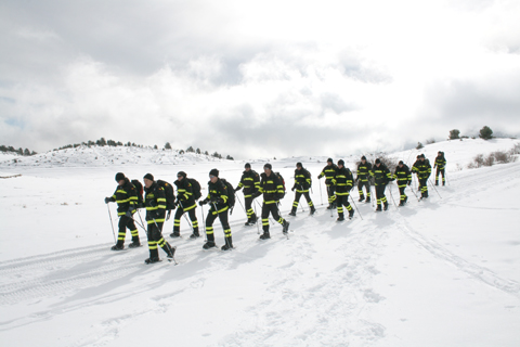 Un centenar de militares de la UME realizan pr&aacute;cticas en terreno nevado