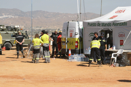 Personal del BIEM II se integra en el Puesto de Mando Avanzado de la Junta de Andalucia en el incendio forestal de Turre (Almería).