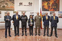 La ministra de Defensa ha tenido ocasión de conocer a miembros de la recién estrenada Asociación Española de Veteranos y Amigos de la UME (ASEVAUME)