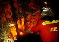 Ataque directo al fuego empleando tendido de manguera en el incendio de Cabezuela del Valle