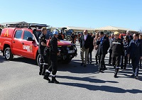 El delegado del Gobierno de Andalucía, Antonio Sanz, y los subdelegados de las 8 provincias andaluzas pudieron ver de cerca el nuevo vehículo de la UME, el Amarok
