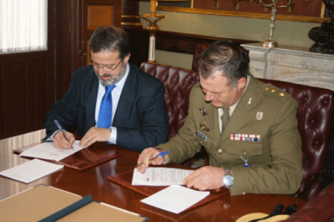 El Jefe del BIEM I y el Presidente de la Diputaci&oacute;n firman documento entrega del puente.
