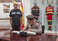 La firma en Libro de Honor de la UME por parte del ministro Sedki Sobhi, se realizó en la Sala Histórica