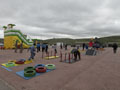El campamento contaba con una zona de ocio para los más jóvenes y un área deportiva