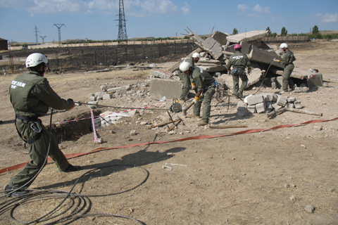 Observadores de la Unidad Militar de Emergencias participan en el ejercicio "ARMENIA 2010"