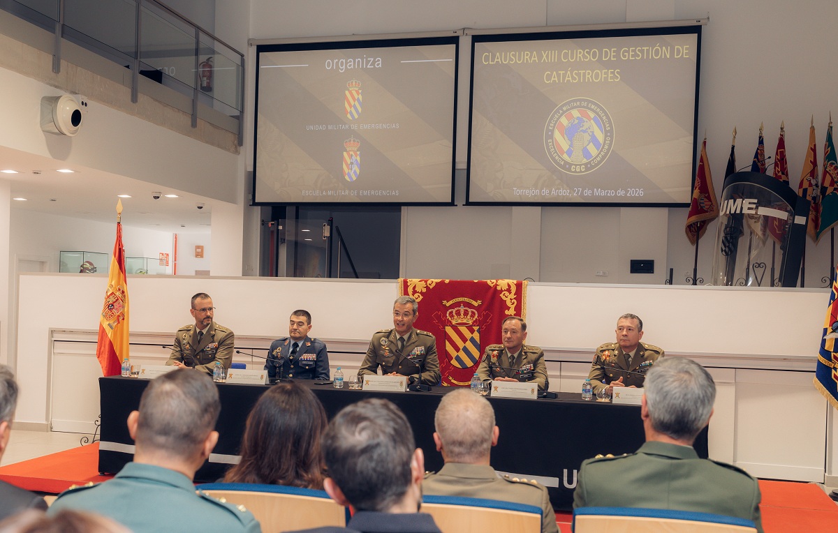 El Jefe de la UME, teniente General Francisco Javier Marcos Izquierdo, ha presidido el acto de clausura del Curso