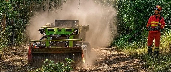 La UME culmina su trabajo en la extinción del incendio forestal en Villanueva de los Castillejos