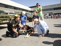 Los perros Riki y Rico también recibieron el cariño de  Manuela y sus compañeros.