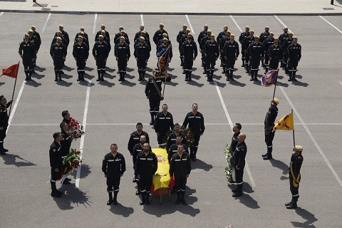 Uno de los momentos m&aacute;s emotivos del funeral fue cunado se enton&oacute; "La muerte no es el final" por todos sus compa&ntilde;eros
