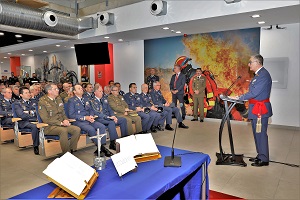 El general Carrillo, tras agradecer la confianza depositada en él para ocupar el puesto, quiso resaltar su disposición para elevar el espíritu de servicio, abnegación, valor y solidaridad de todos los miembros de la UME, cuidando de todos ellos para servir a los demás y contribuir a generar un futuro mejor.