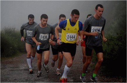 Equipo de la UME en uno de los tramos m&aacute;s duros del recorrido.