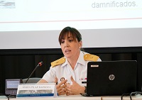 La comandante Pilar Bardera, jefa del Servicio de Psicología de la UME durante su ponencia, en la que indicó que “el entrenamiento psicológico es como el entrenamiento físico, hay que practicarlo a diario”.