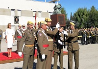 Momento de la entrega al BIEM III del trofeo general Coll que los acretida como ganadores de este año