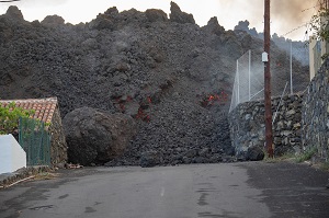 La colada alcanza varios metros de altura
