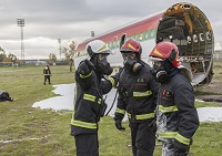 Más de 150 especialistas sanitarios, bomberos, policías, militares y científicos han realizado prácticas conjuntas de intervención en diferentes supuestos en un ambiente contaminado como pueden ser el accidente de avión
