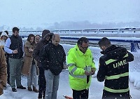 Efectivos del Grupo de Apoyo a las Emergencias (GAEM) repartieron bebidas calientes a los afectados