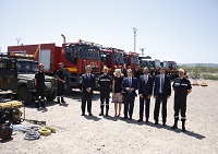 El delegado del Gobierno en Cataluña, Enric Millo, y los subdelegados del Gobierno en Barcelona, Girona, Lleida y Tarragona, Emilio Ablanedo, Juan Manuel Sánchez-Bustamante, Inma Manso y Jordi Sierra, respectivamente, junto al general jefe de la UME, Miguel Alcañiz, y el jefe del Batallón, Alejandro Morón