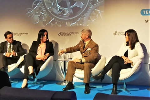 El general Alca&ntilde;iz particip&oacute; en un debate sobre la importancia del liderazgo y los valores como activos para el emprendimiento