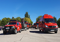 Desfile de algunos de los vehículos de intervención de la unidad