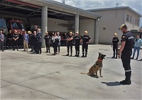 Junto a otras autoridades, han visitado las instalaciones de la Unidad Militar de Emergencias en la Base Aérea de Torrejón de Ardoz (Madrid), acompañados del segundo general jefe de la UME, Manuel Gimeno Aranguez.