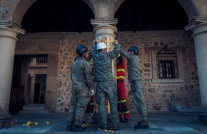 En las prácticas, además de los equipos USAR de la UME, ha participado personal del Regimiento de Especialidades de Ingenieros Nº11 del Ejército de Tierra.