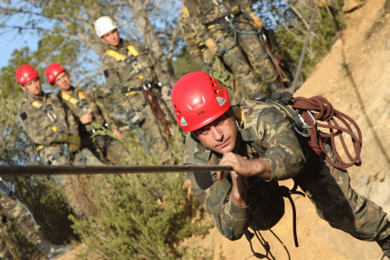 Los alumnos asistentes al CBE deben superar varios módulos de formación en diferente tipo de emergencias.