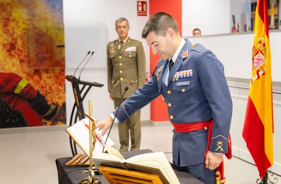 El general Mart&iacute;n cuenta con una s&oacute;lida formaci&oacute;n acad&eacute;mica. Adem&aacute;s de ser Diplomado en Estado Mayor de las Fuerzas Armadas, est&aacute; en posesi&oacute;n del Curso de Mando de Unidades de Operaciones Especiales