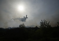 Cuatro aviones ‘Canadair’ del 43 Grupo de Fuerzas Aéreas del Ejército del Aire y tres helicópteros Cougar del BHELEME participaron en el importante despliegue aéreo