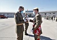 Entrega del premio “Excelencia” al Grupo de Intervención en Emergencias Tecnológicas y Medioambientales de manos del general Jefe de la UME Luis Manuel Martínez Meijide