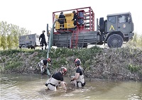 Labores de achique en Pina de Ebro con EMBAL