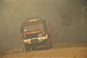 En total se desplegaron 260 militares con 12 autobombas y dos nodrizas para colaborar en las labores de extinción del incendio forestal