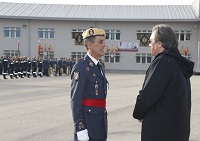 El Director de División de Operaciones y Emergencias de Protección Civil, Francisco Ruiz Boada, fue el encagado de imponer al general Molina la Cruz del Mérito de la Protección Civil en su categoría de plata con distintivo azul